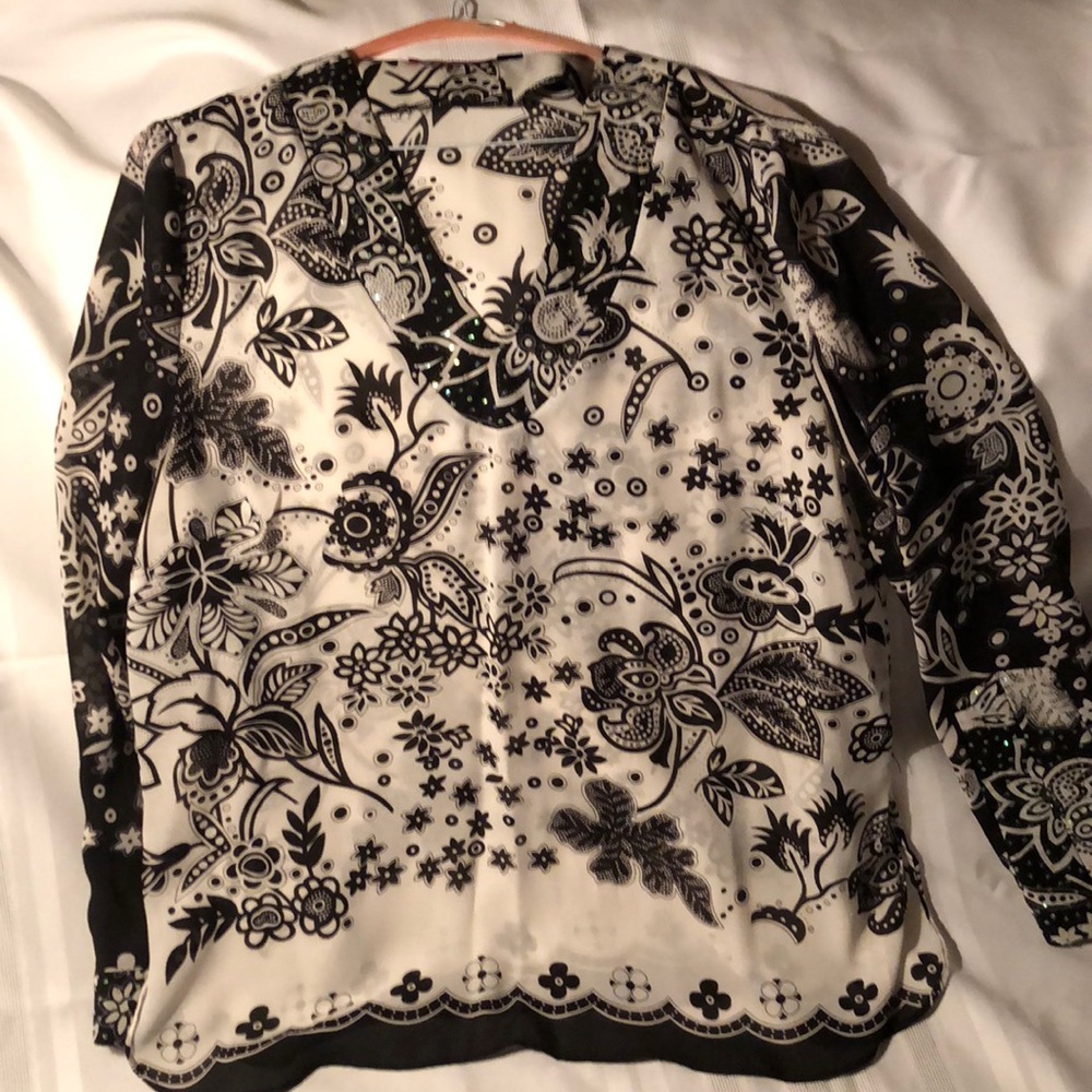 Black & white blouse . Carina size L.